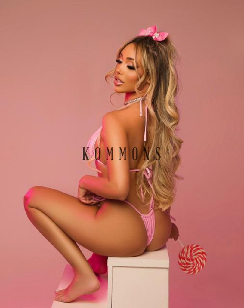 Mia photo 1