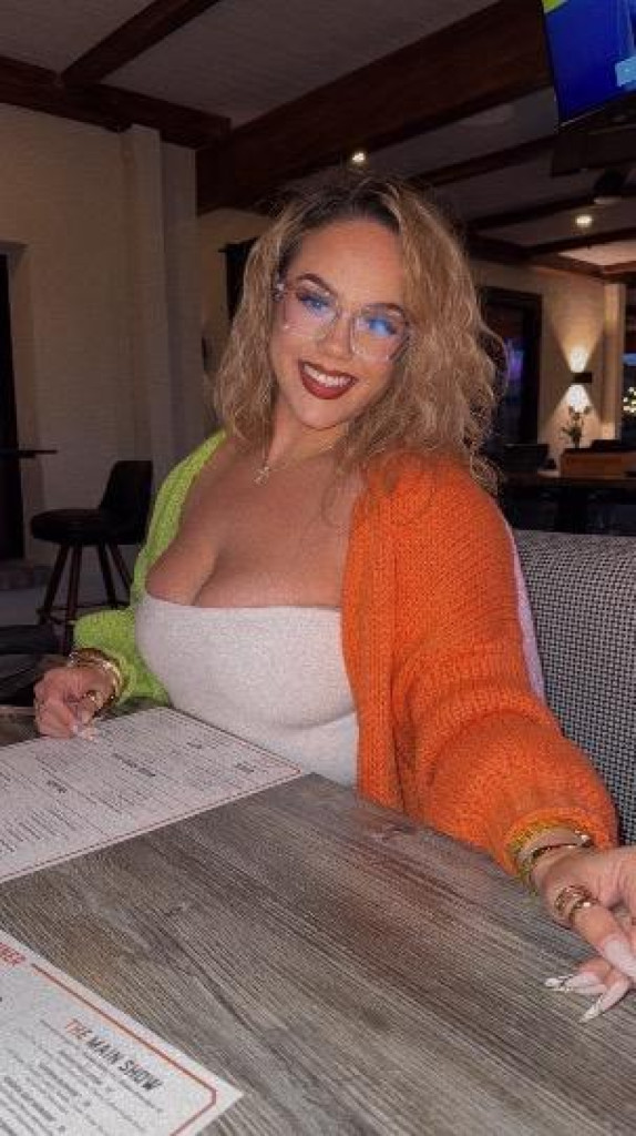 Natalie photo 1