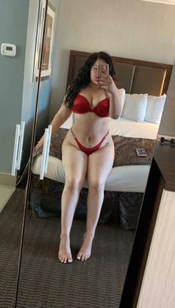 Sexy Juicy Portuguese Princess Looking to please photo 1