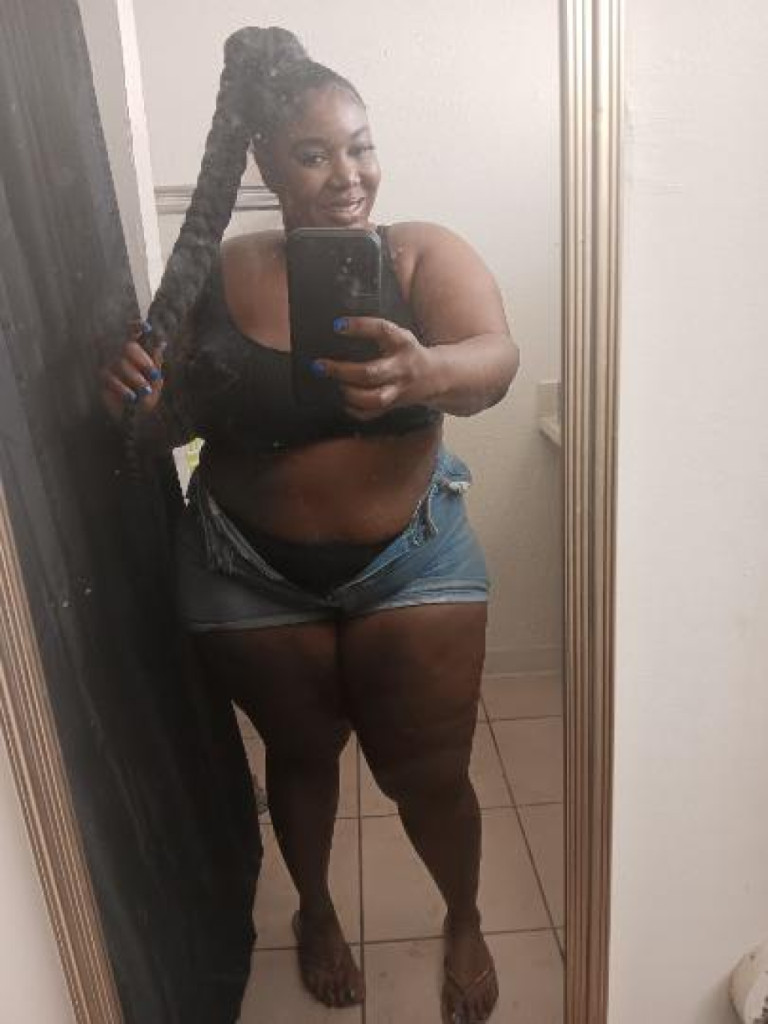 DeeBae photo 1