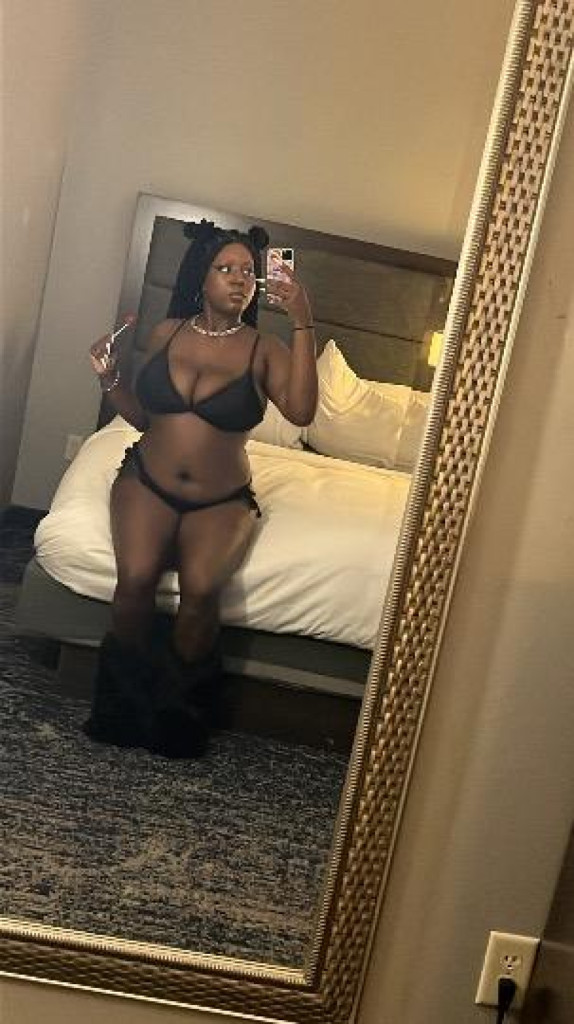 Melanie photo 1