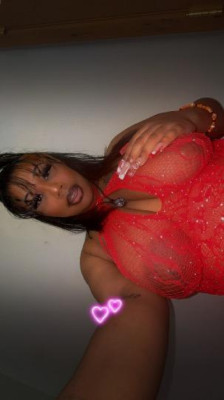 CARDATE💞 SPECIAL HMU 💕 🍫🤪 HEY DADDY 👋🏾IT'S CHOCOLATE WITH THE FAT PUSSY AKA "THE GLIZZY GUZZLER🌪"🤫 😛💦💦COME SLUT ME OUT DADDY💋💦🍑 listing photo