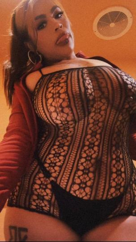 Hhoneyy photo 1