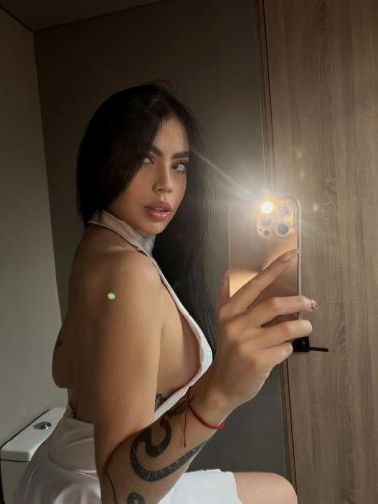 I’m Funrize and thick 🥴😜 photo 1