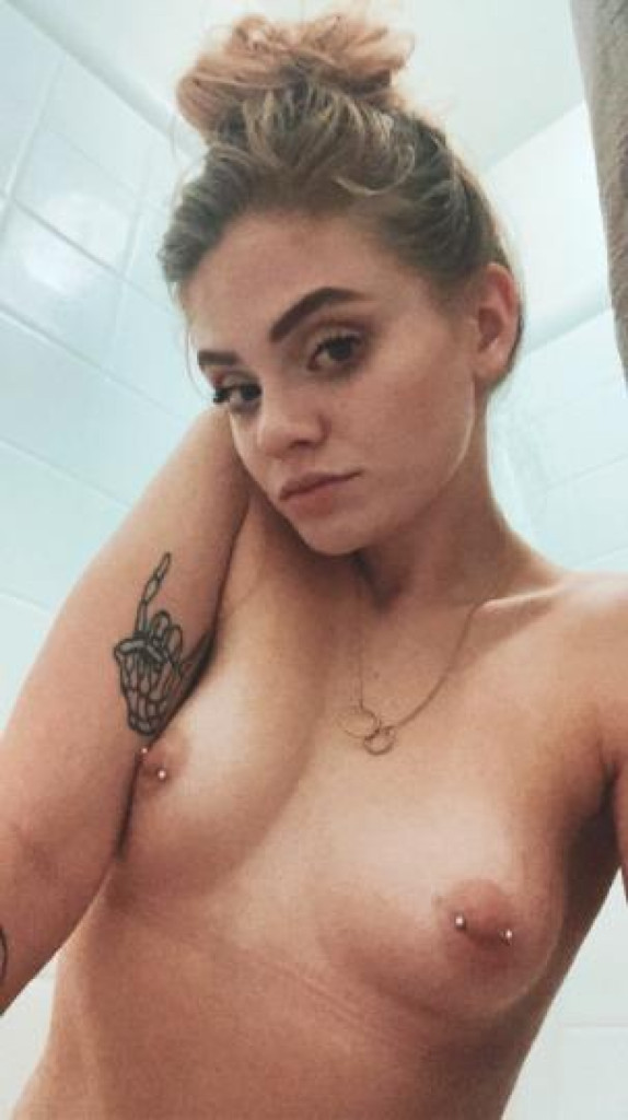 Very sweet and petite🌹 let's fuck photo 1