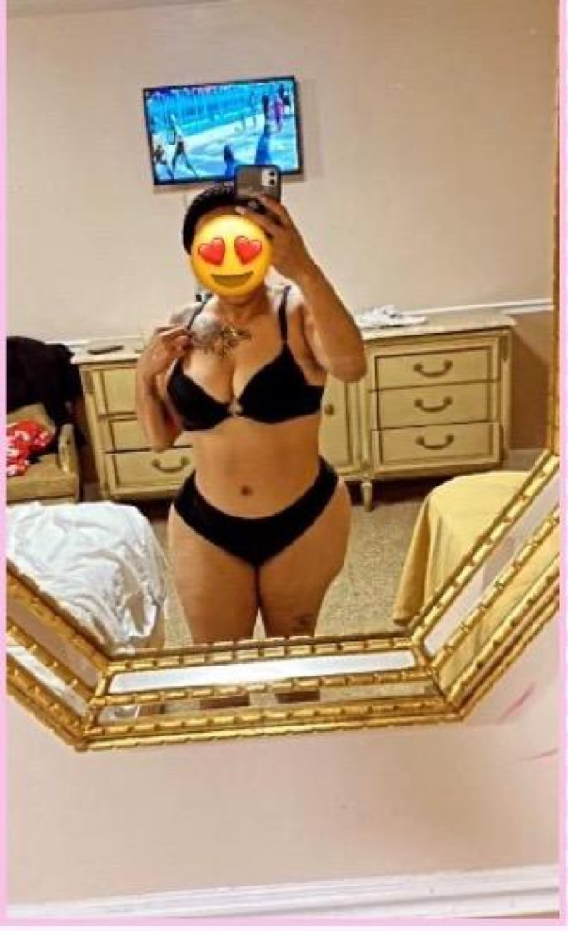 Camila photo 1