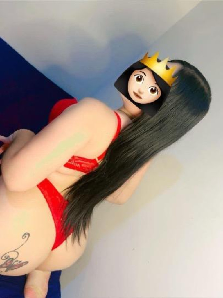 Camila photo 1