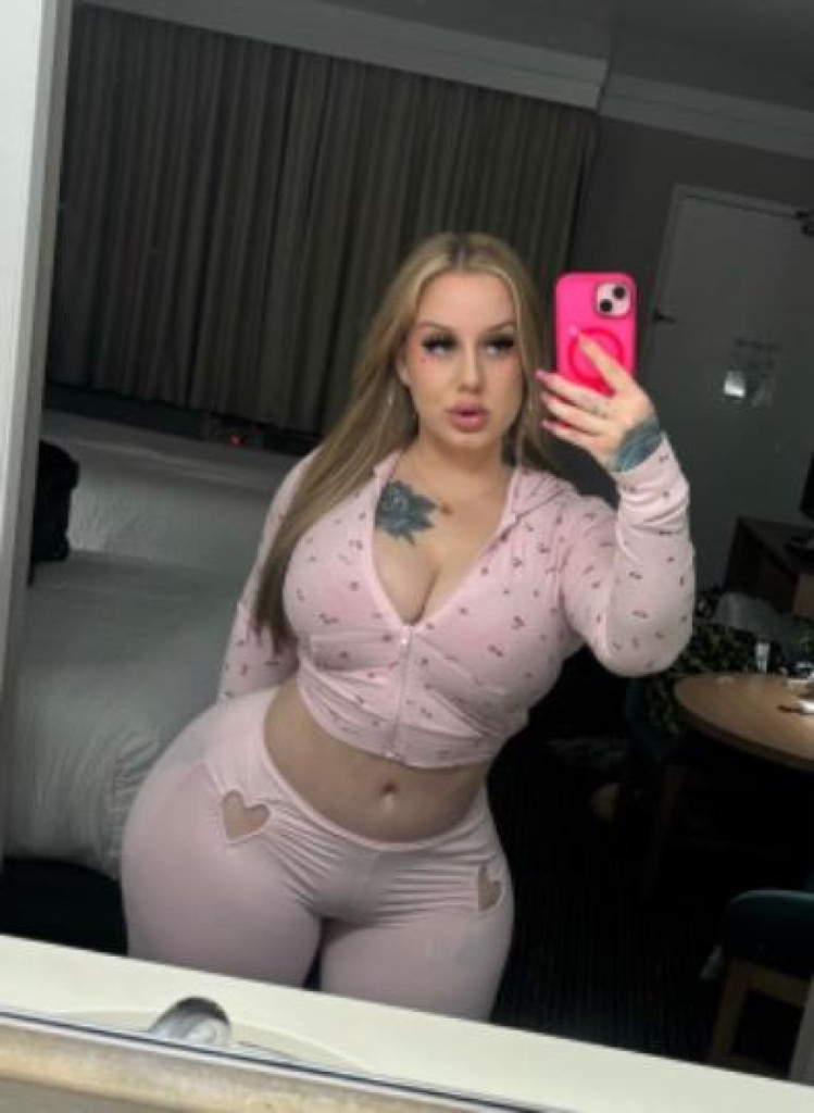 Your PAWG Stripper Fantasy photo 1