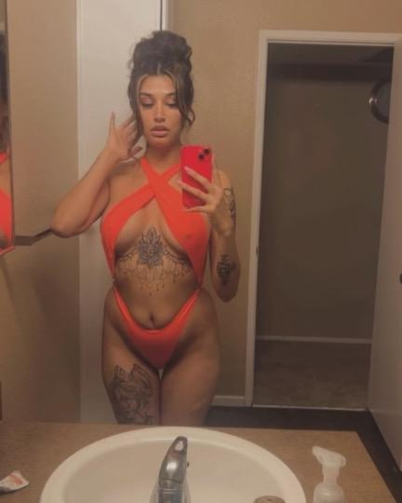 Mia photo 1