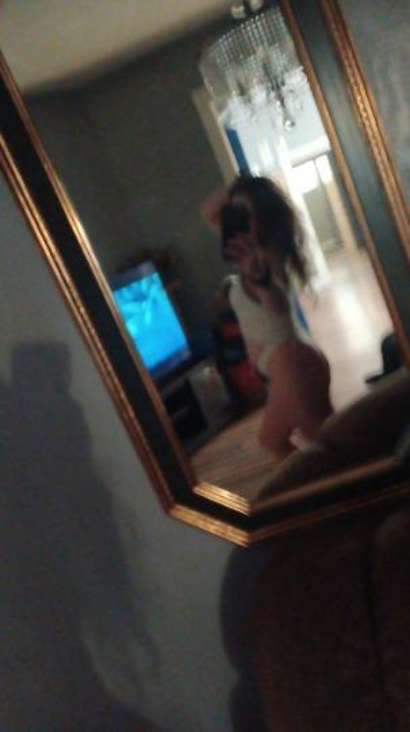 Nicole photo 1