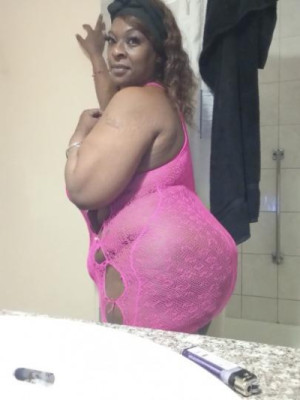 MzPeachez listing photo