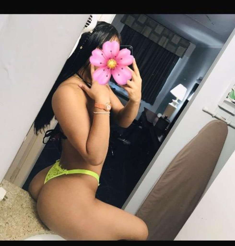 Camila photo 1