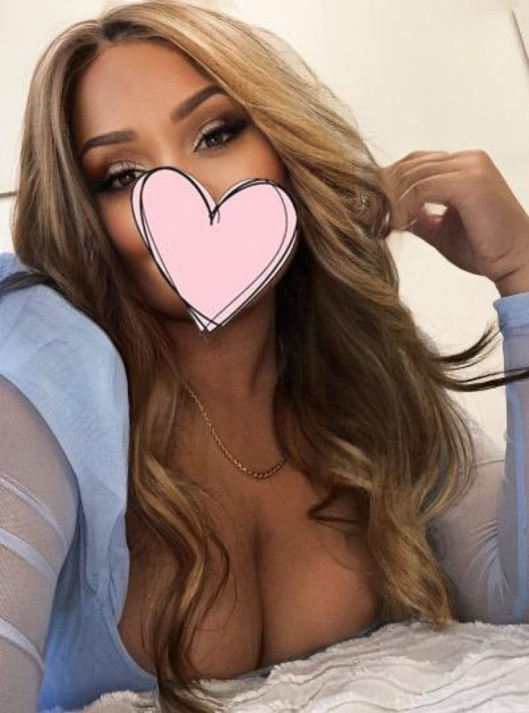 Melanie photo 1