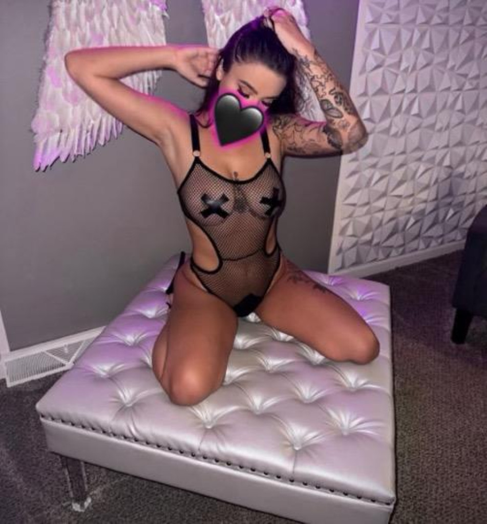Sexy College Girl Available NOW photo 1