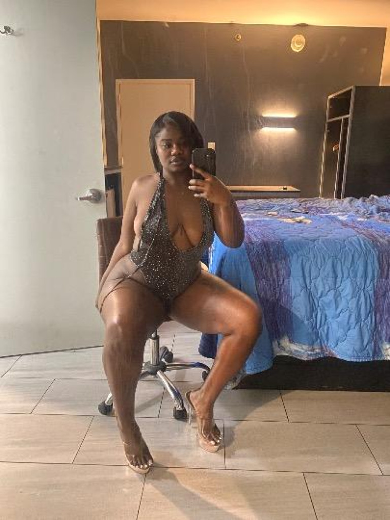Eboni photo 1