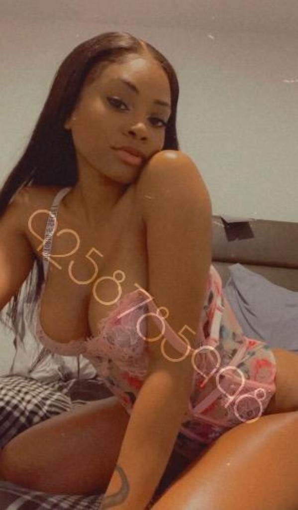 Naomi photo 1