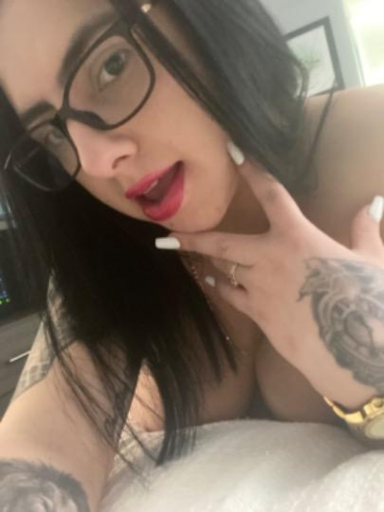 Camila photo 1