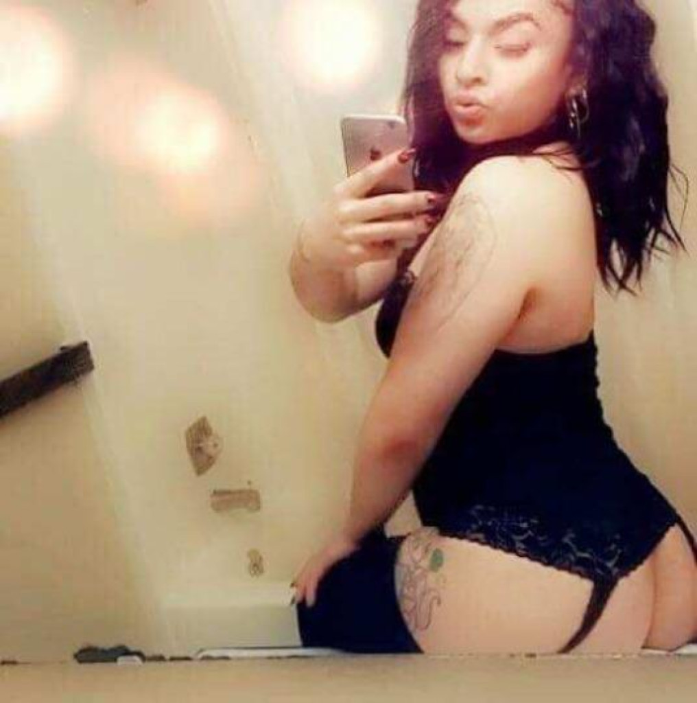 Yasmine photo 1