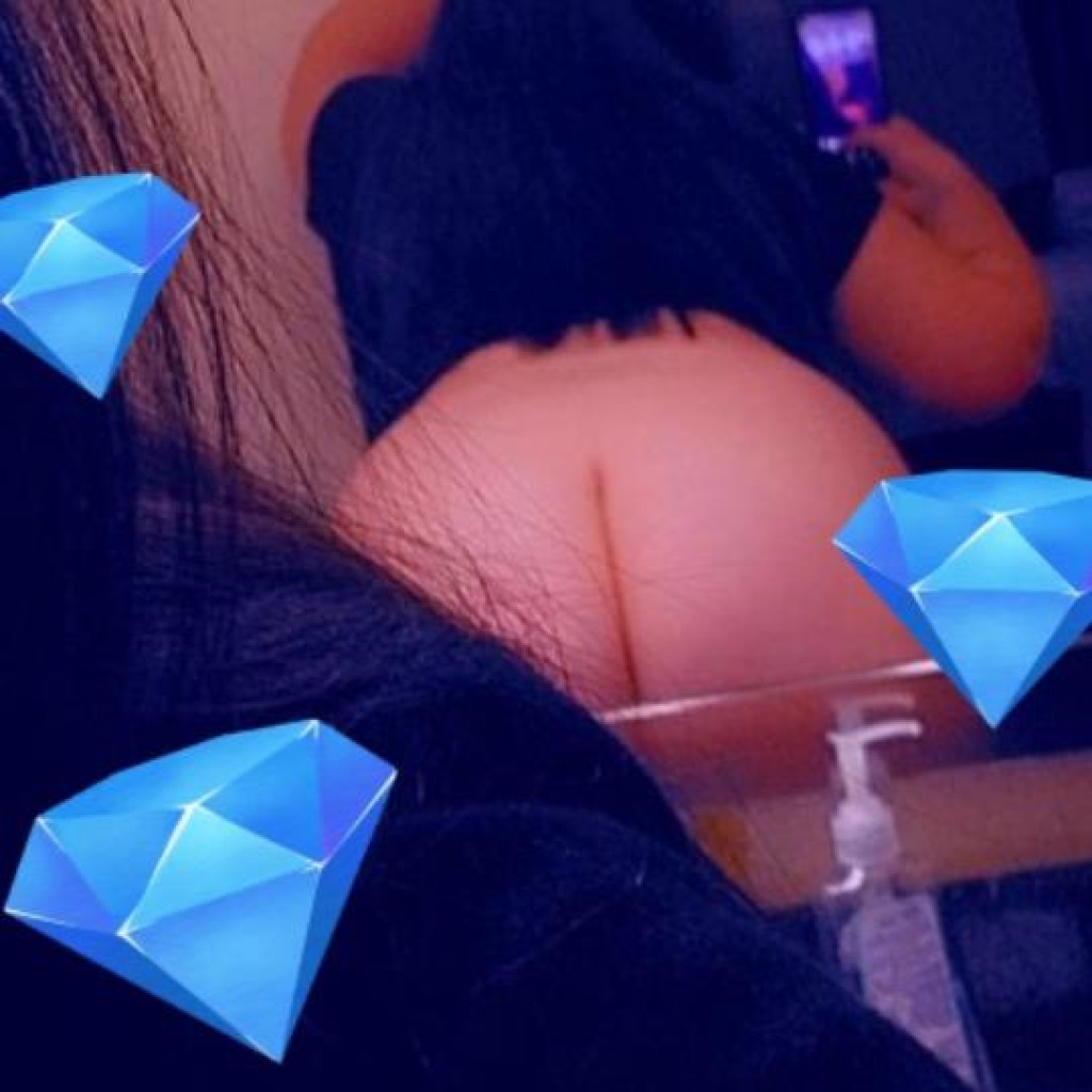 MAKE ME MOAN MONDAY 🤪 photo 1