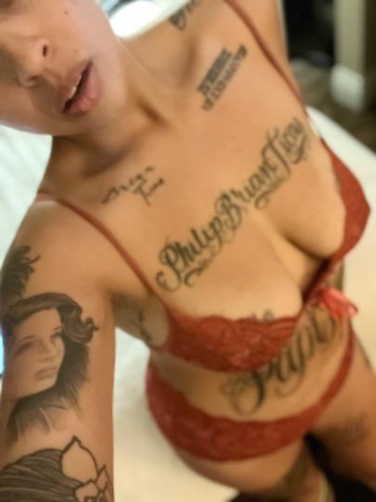 Dezi_Rae photo 1