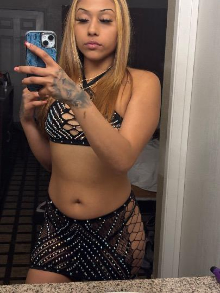 hey babe, come enjoy yourself and spend some time with me before I leave town💕 photo 1