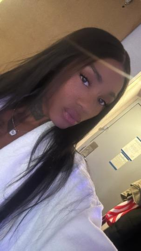 Mia photo 1