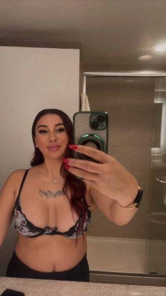 Melanie photo 1