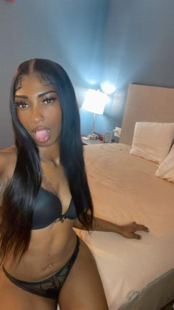 AshleY photo 1
