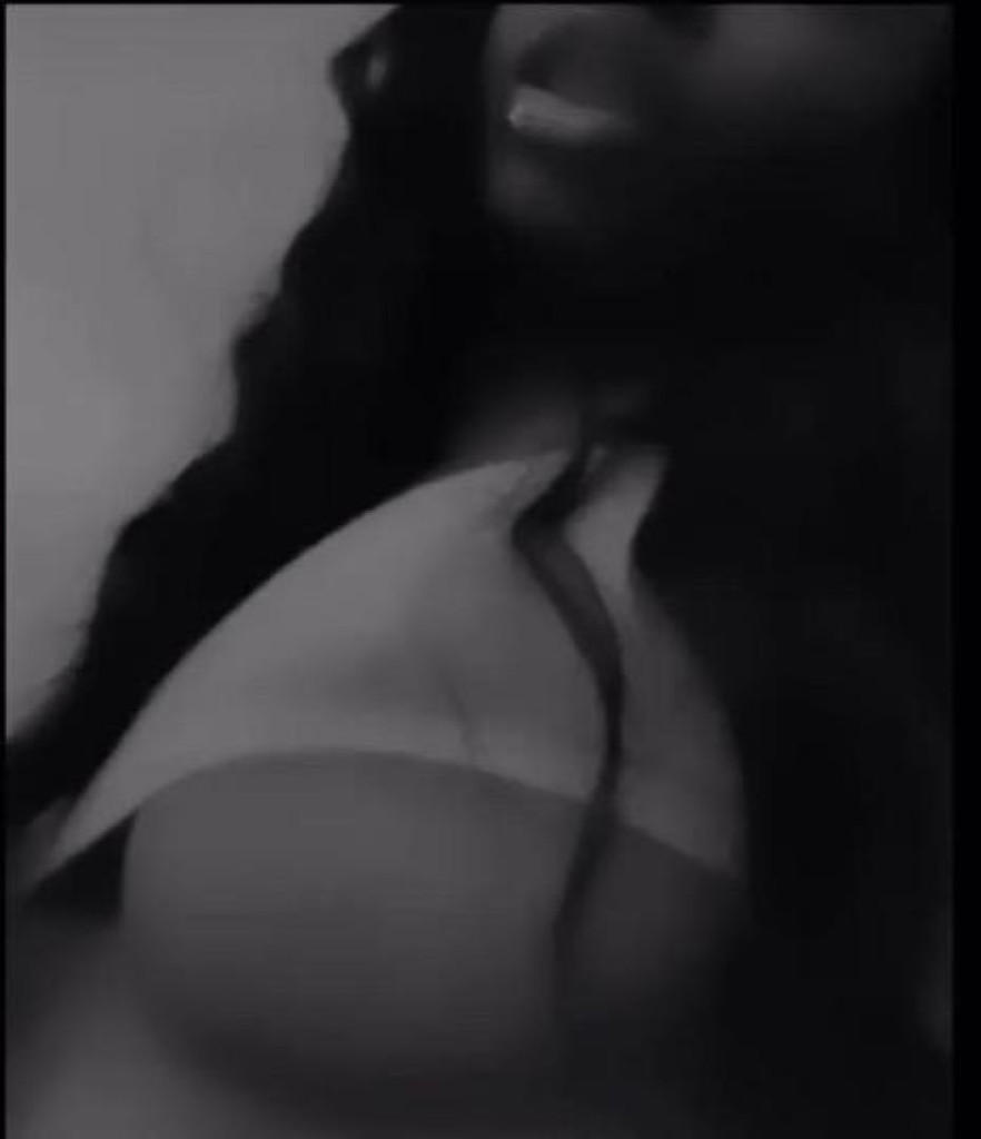 Yasmine photo 1
