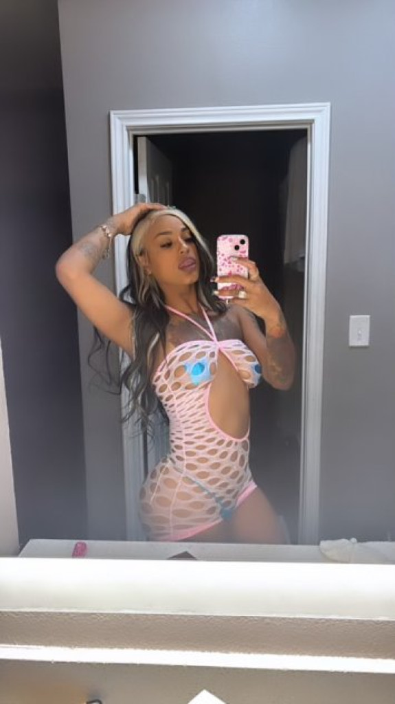 Karissa photo 1