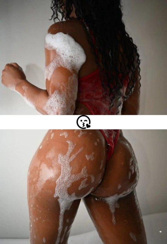Rihanna photo 1