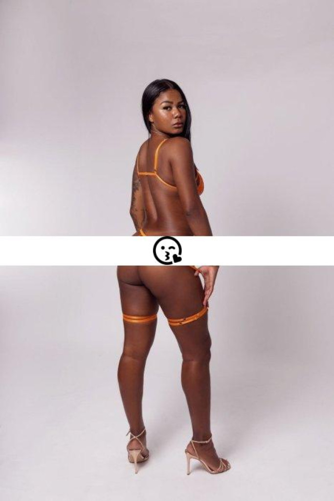 Yara Lopes photo 1