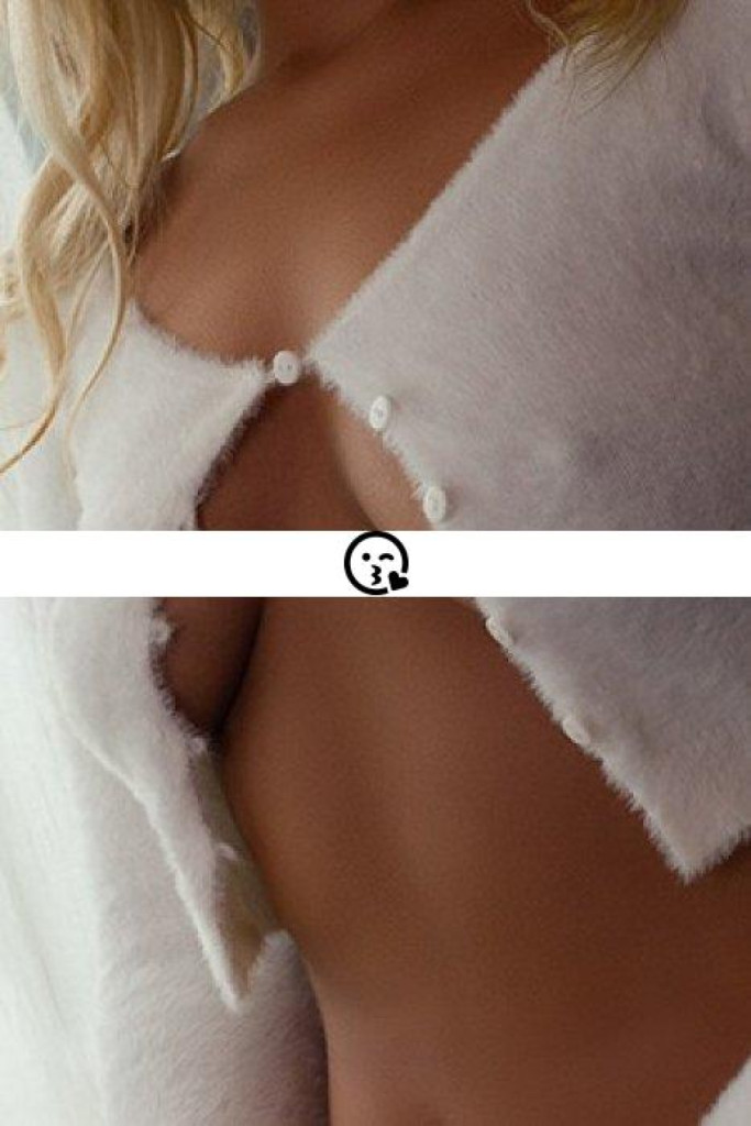 Adriana photo 1