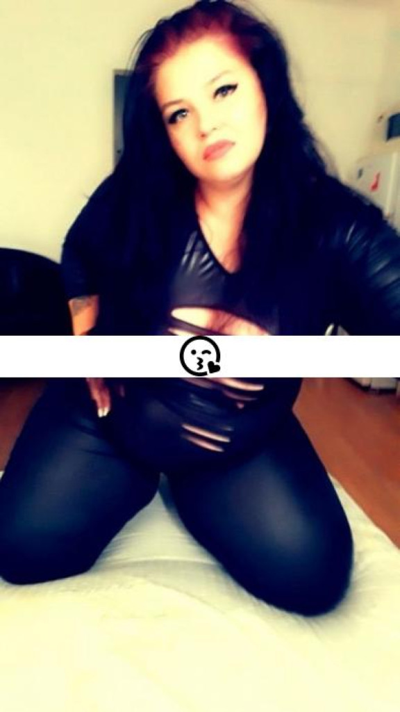 Nicole photo 1