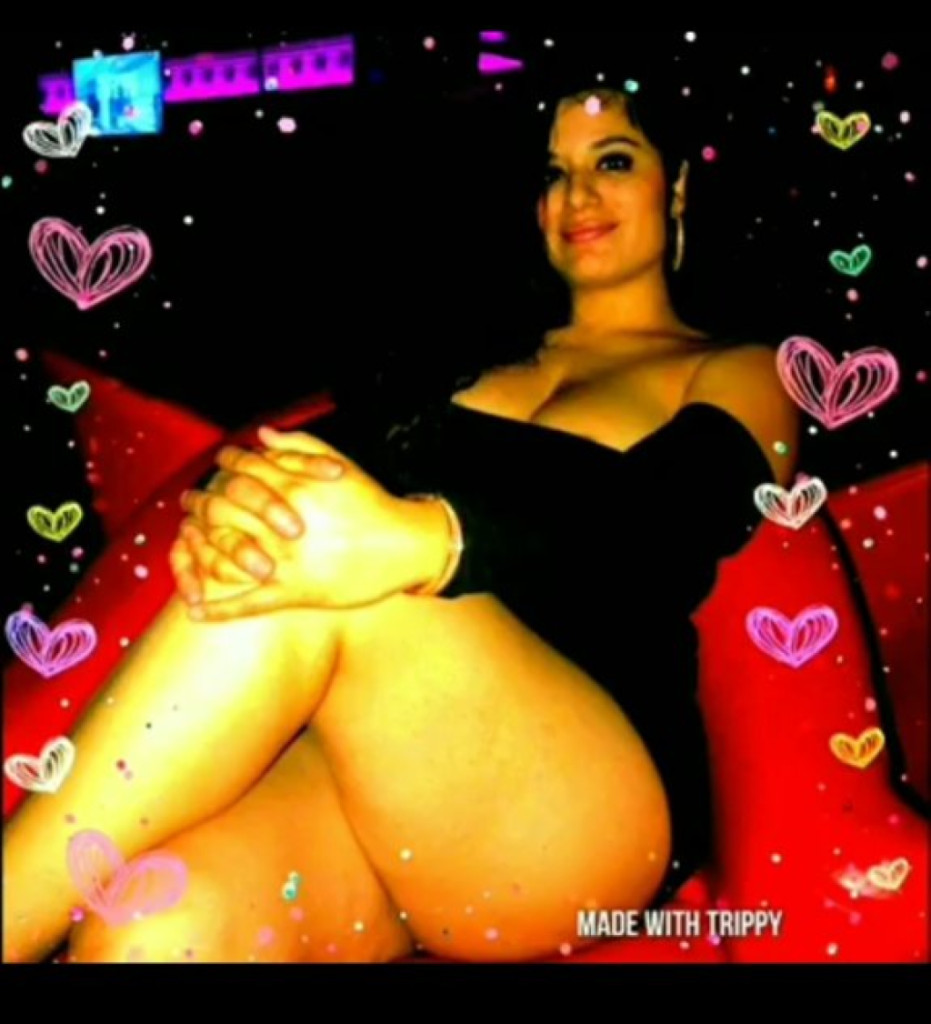 Jizzelle XXX photo 1