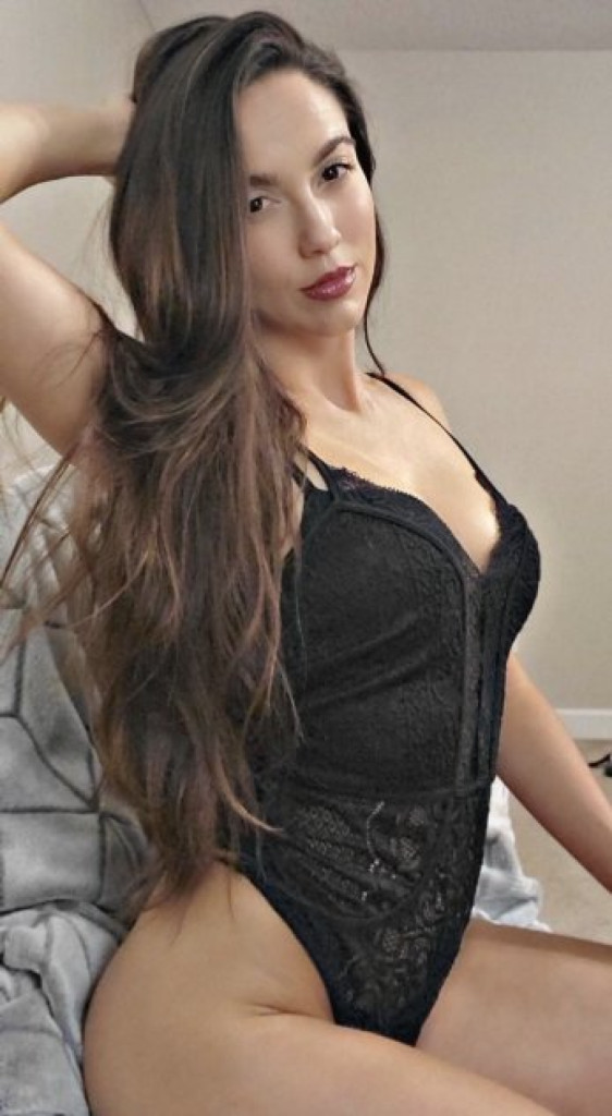 Aubree photo 1