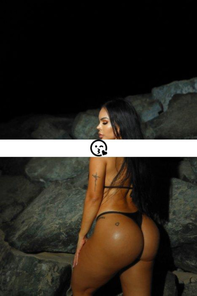 Manu Oliveira photo 1