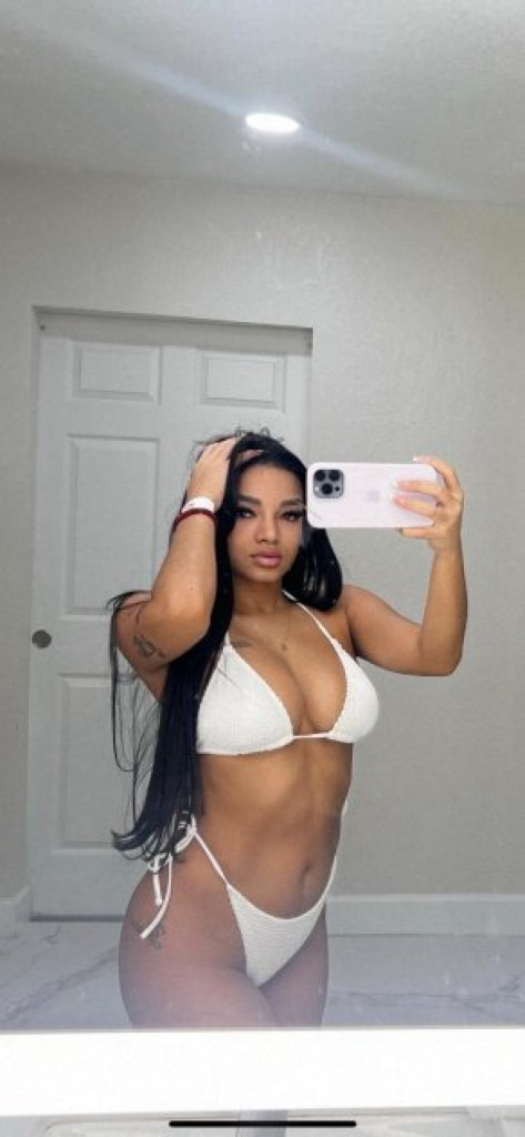 Mia photo 1