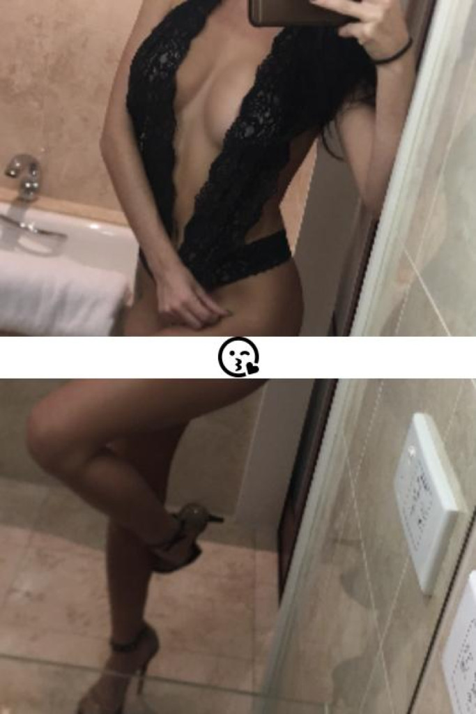Adriana photo 1