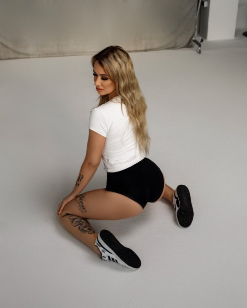 NEW🆕!Hungarian Bombshell photo 1