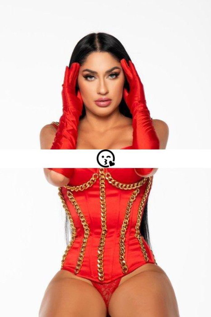 Monique photo 1