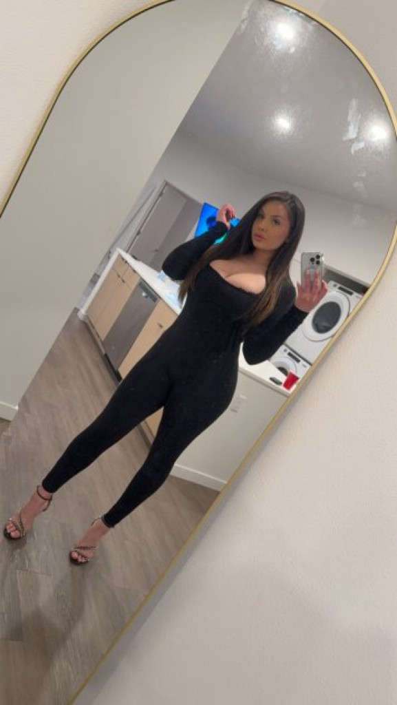 Lauren Lovely photo 1