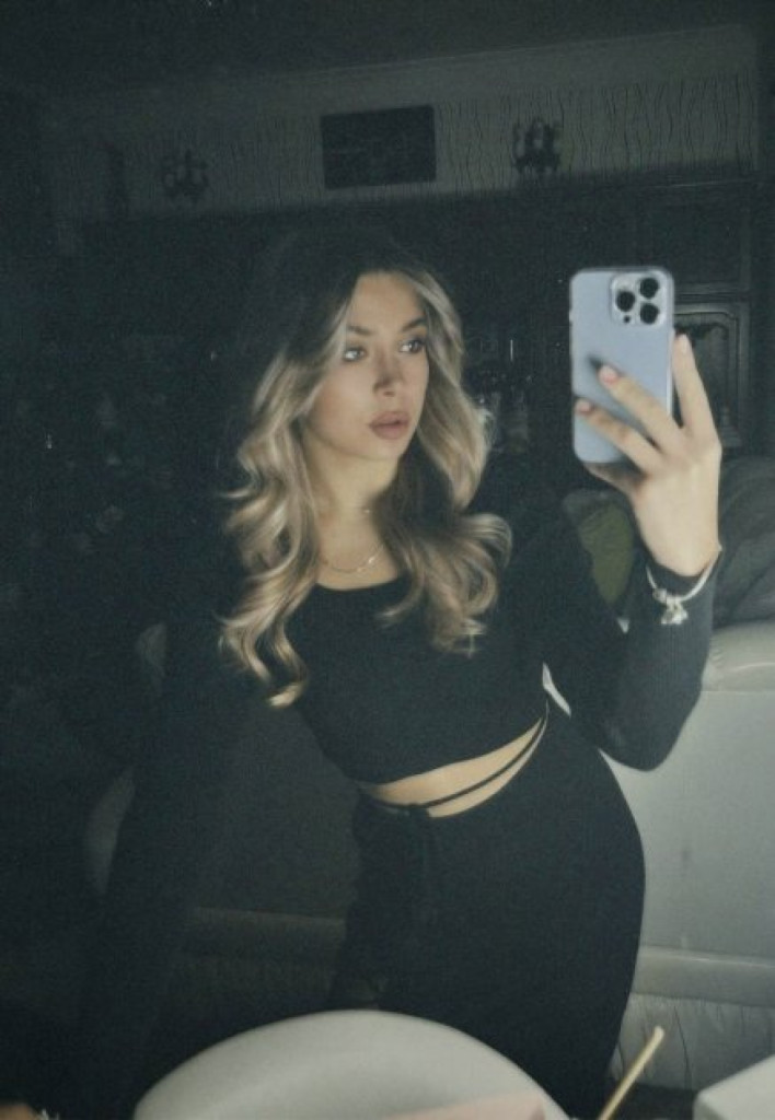 Natalie photo 1