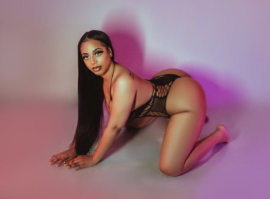 Busty Lauren