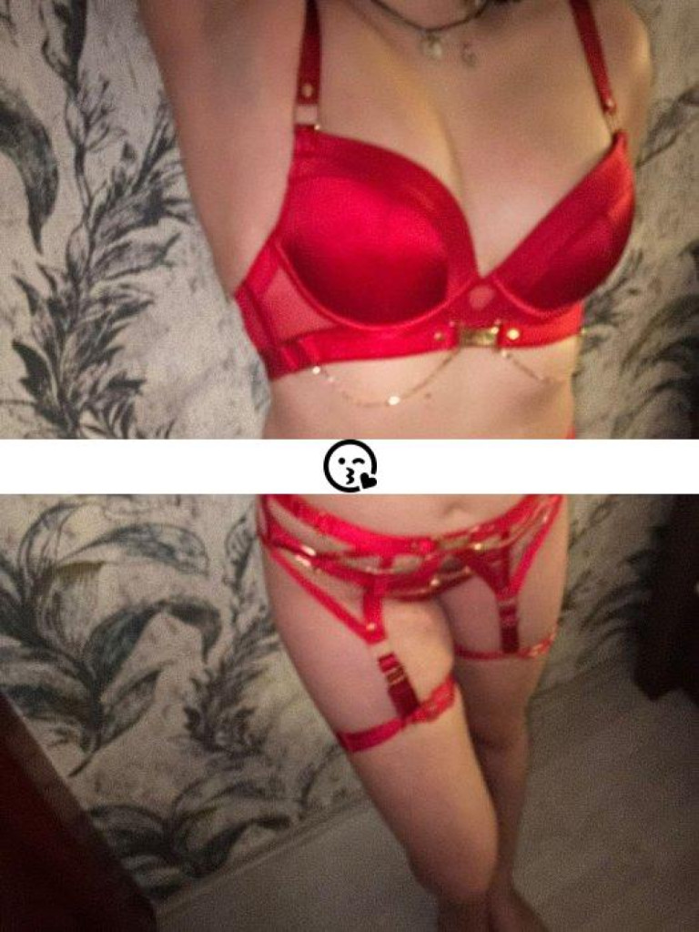 Adela photo 1