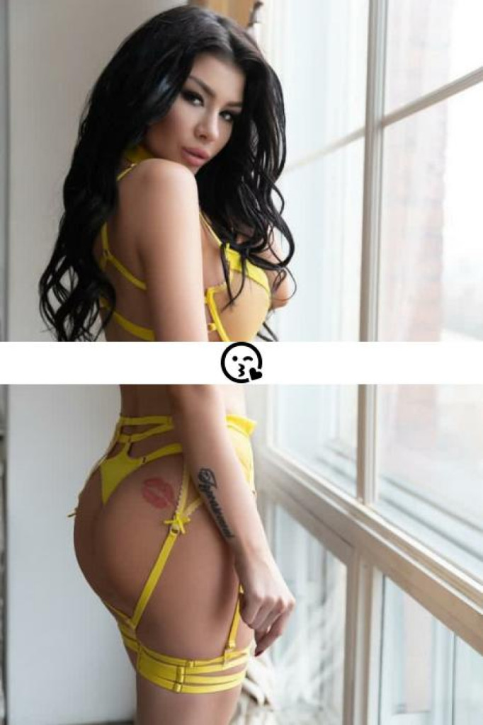 Adriana photo 1