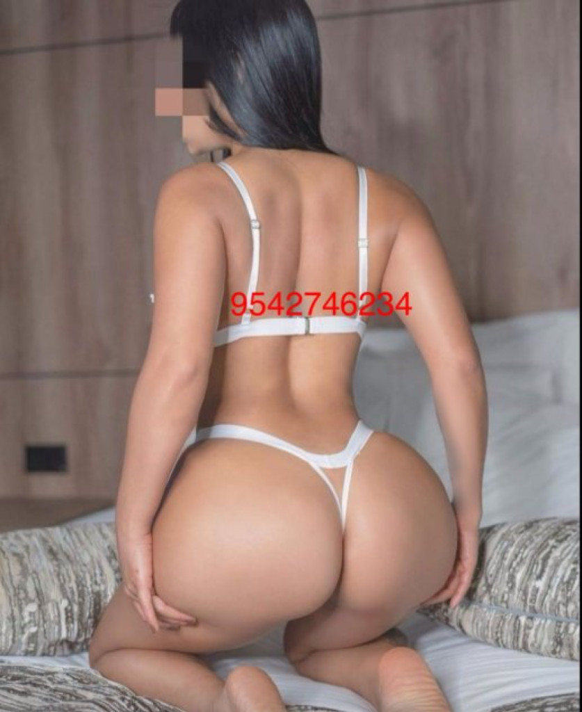 Camila Doral photo 1