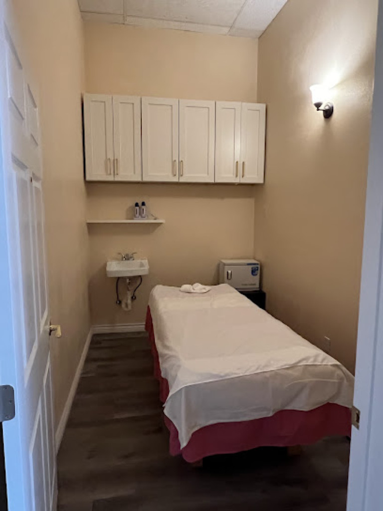 Blue ocean spa massage photo 1
