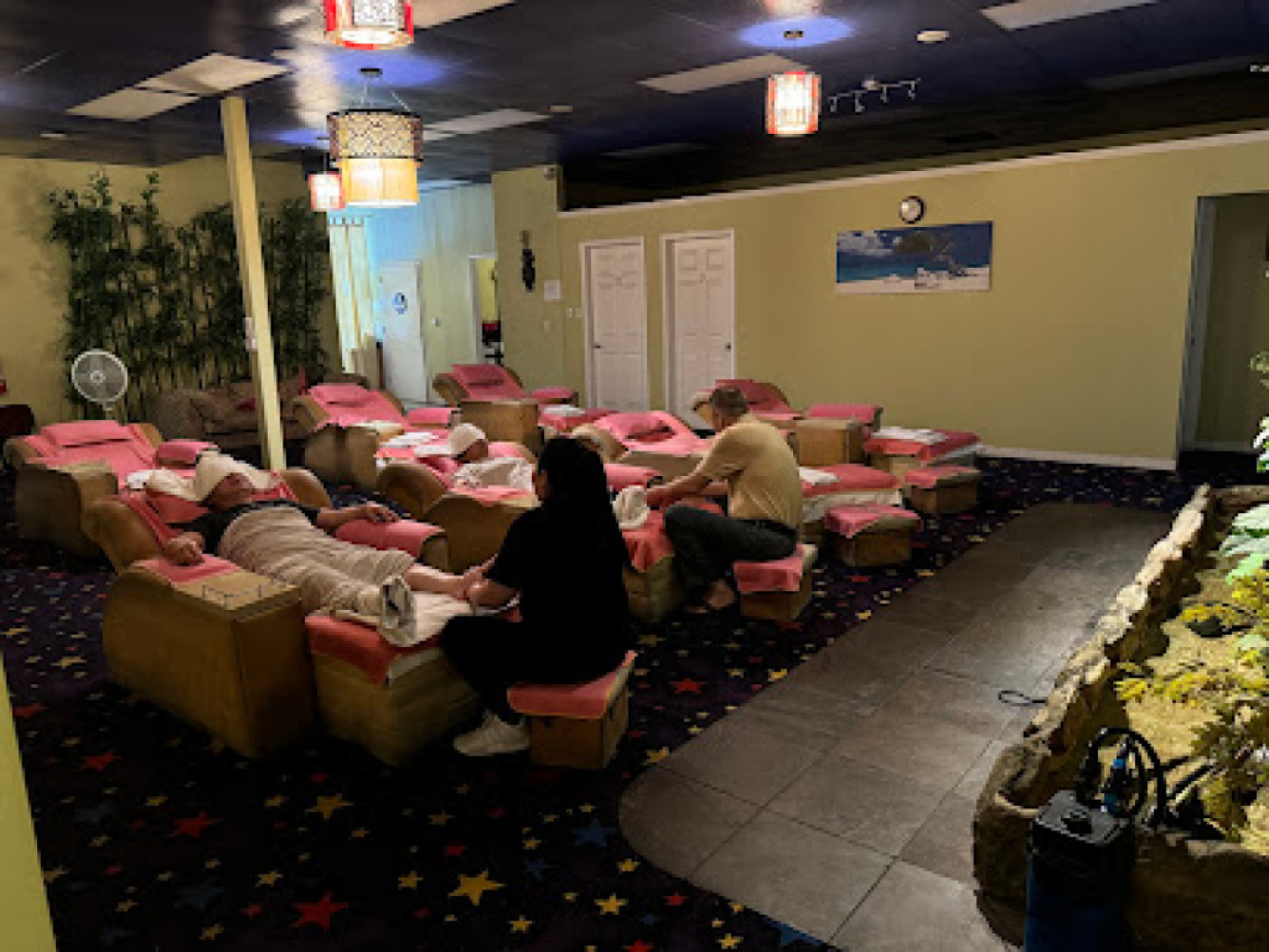 Moon massage parlor photo 1