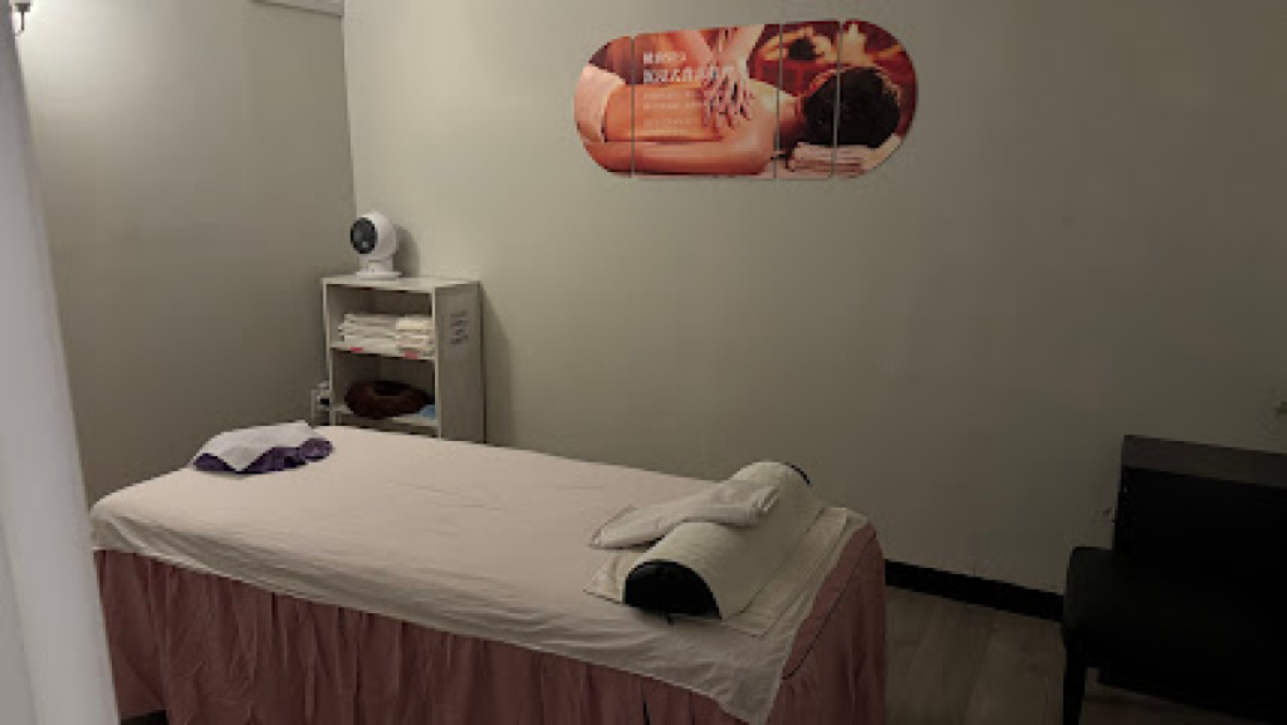 Happy feet massage photo 1
